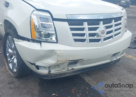 2011 Cadillac Escalade Premium z USA, uszkodzony, nr VIN 1GYS3CEF5BR309258